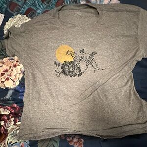 💥CRAZY SALE💥 Anthro Cheetah Floral Super Soft Distressed T-Shirt, XL